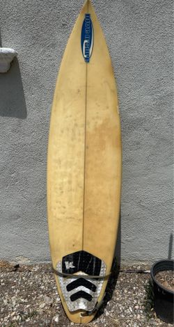 6’3” Surfboard - Dive N’ Surf / Malibu Tri-Fin + Leash + Board Sock