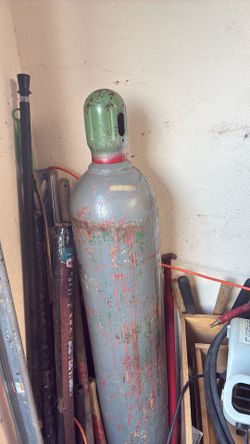 Large compressed air cylinder 4 ft tall