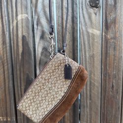 Vintage Coach Wristlet with mini hang tag