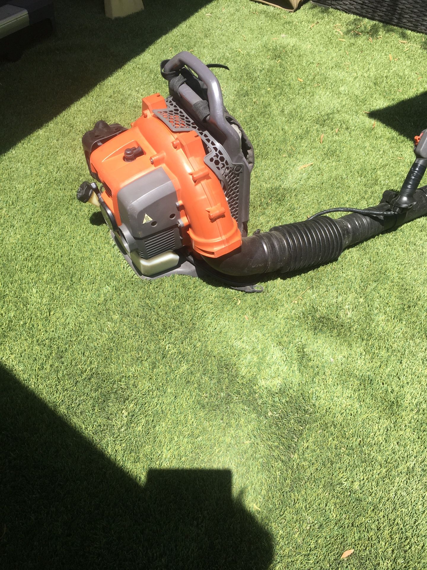 HUSQVARNA BLOWER COMMERCIAL BACKPACK IS IN VERY GOOD CONDITION! TUNE UP READY!