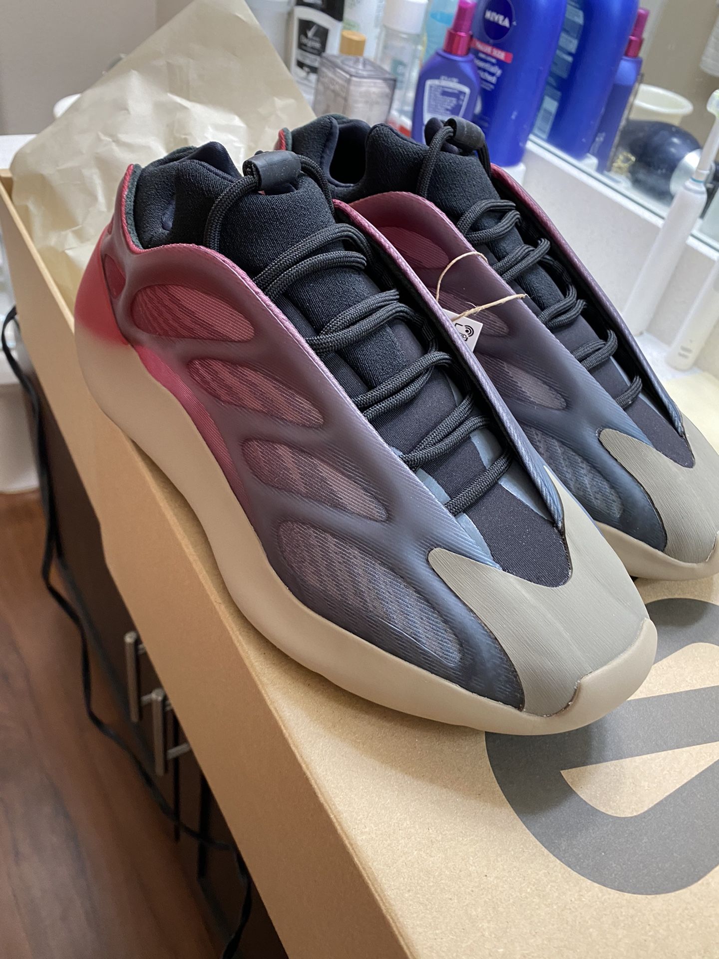 Yeezy 700 V3 Fade Size 10