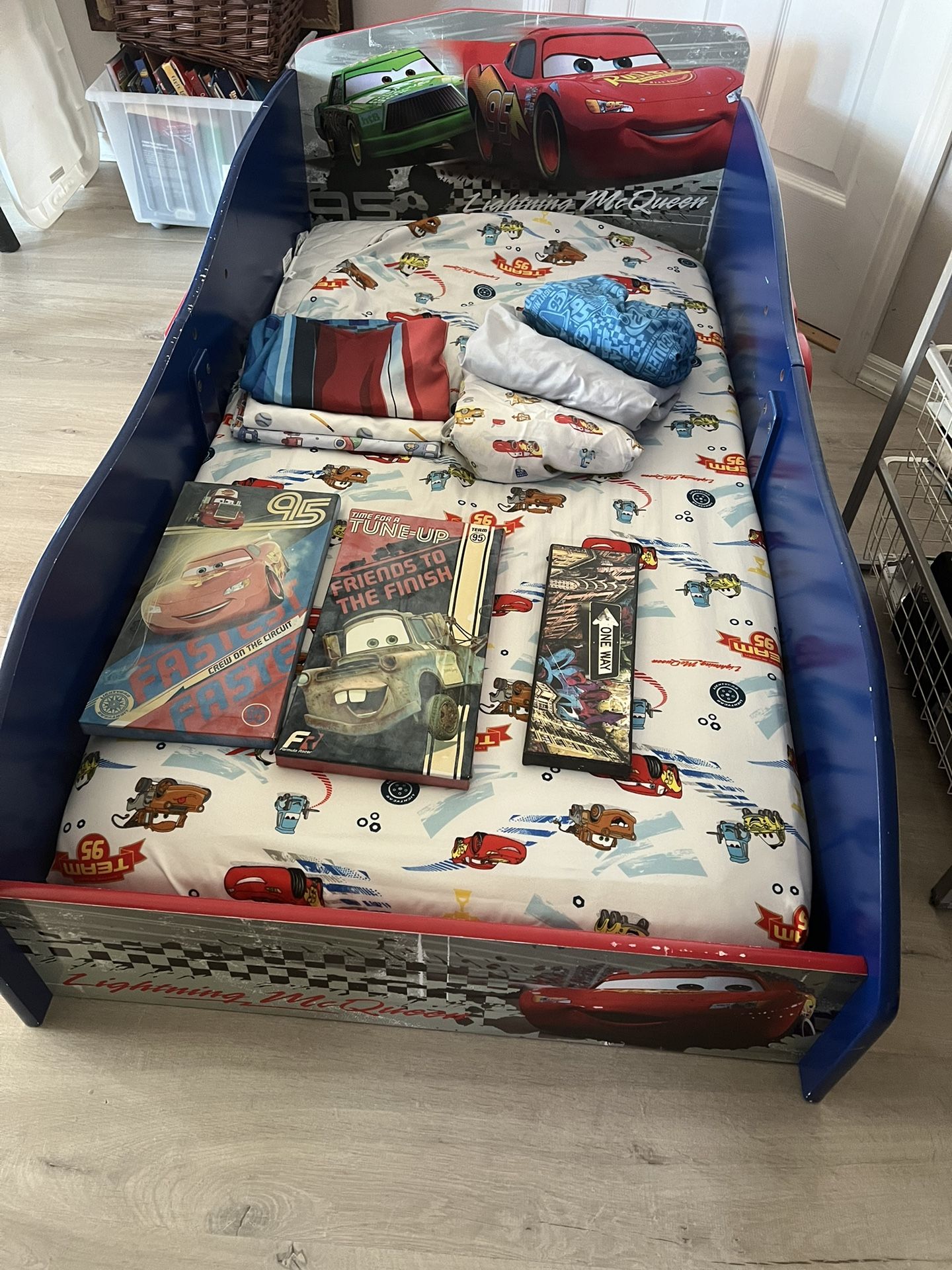 Toddler Car McQueen bed with extra