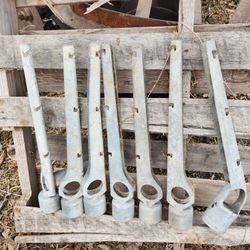 2 1/2" Heavy Duty Barb Wire Arms (Fits 2 3/8" OD Posts)