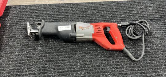Milwaukee reciprocating saw (2389)