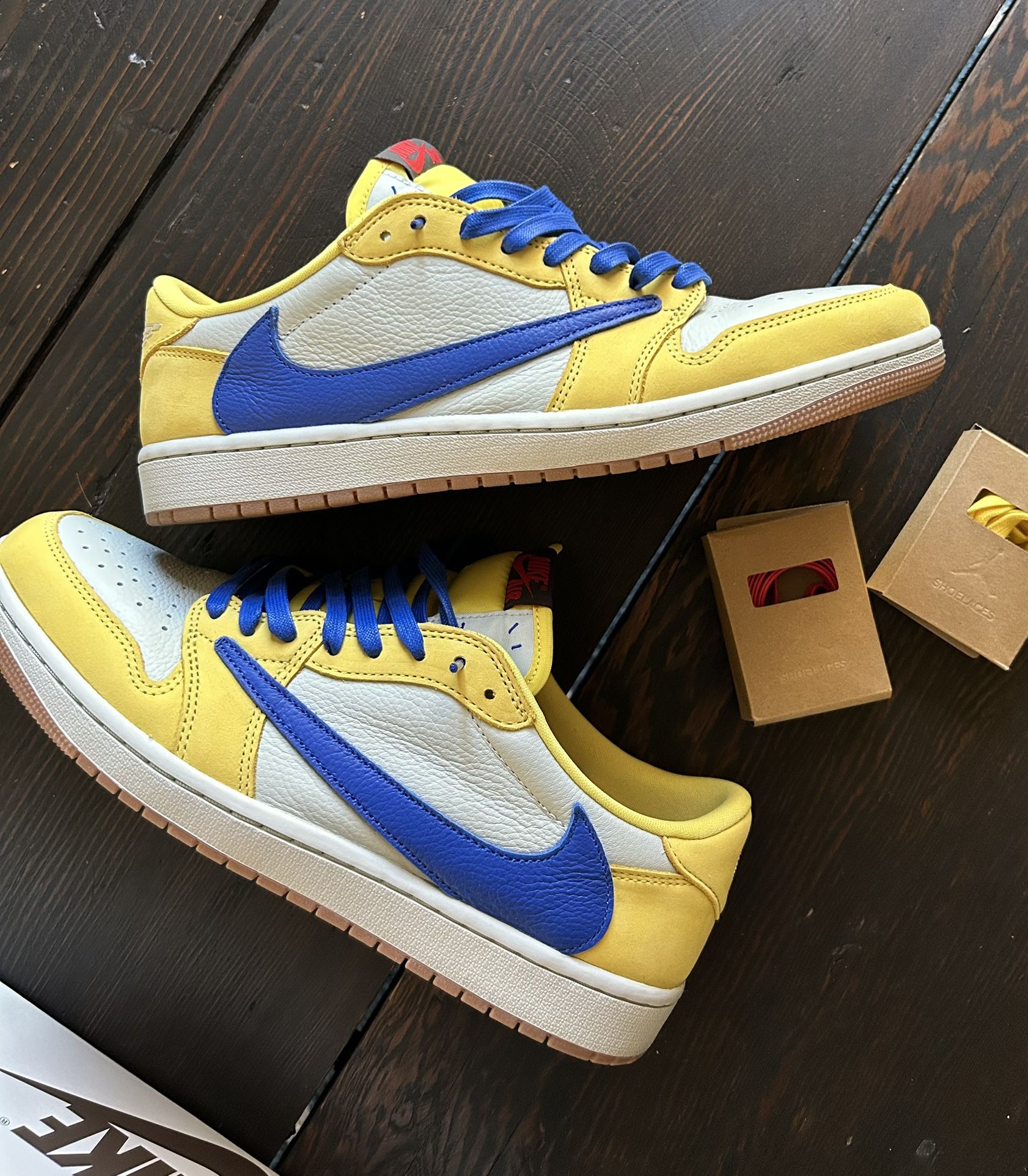 Jordan 1 Travis Scott
