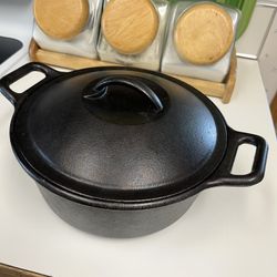 Lodge Premium Pre-Seasoned Dutch Oven W/ Lid p10d