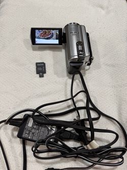 Sony 2010 Handycam Carl Zeiss DCR-SR68 Video Camera – Tested & Working. Used in good with some minor cosmetic blemishes. These blemishes are in the
