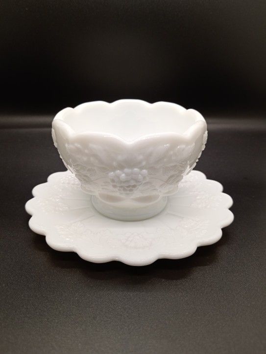 Vintage Westmoreland Paneled Grape Milk Glass Mayonaisse Set Bowl Liner
*no spoon
$8