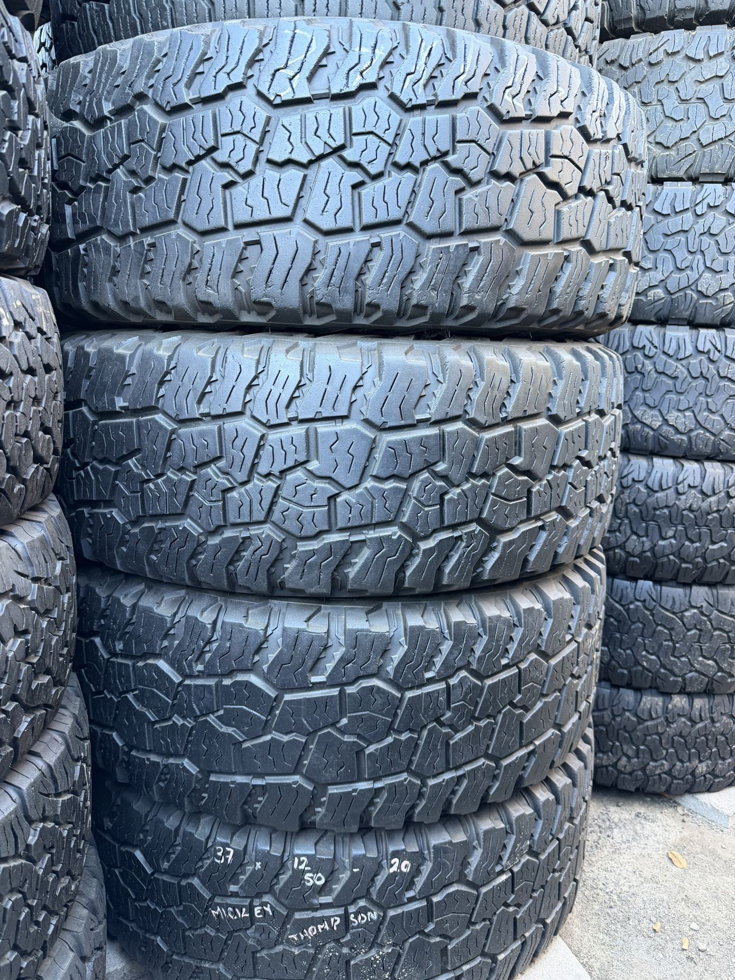 SET MICKEY THOMPSON (4) 37 X 12.50 R20 Lt