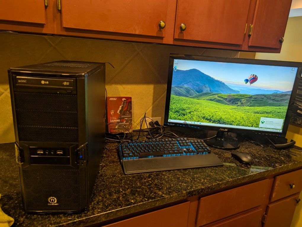 Full PC Setup (PC/Monitor/Gaming Keyboard)