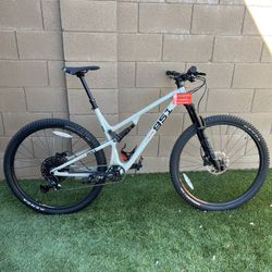 New 2025 Intense 951 XC (Large)