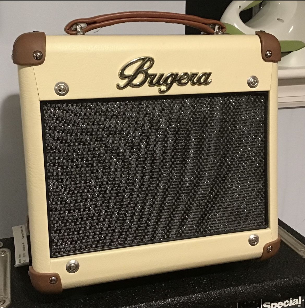 Bugera BC15 hybrid tube combo amp