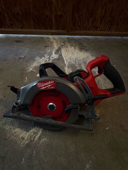 M18 FUEL 18V Lithium-Ion Cordless 7-1/4 in. Rear Handle Circular Saw (BATTERY INCLUDED)