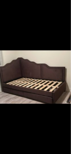 Corner twin bed covered with soft dark brown materialsiy