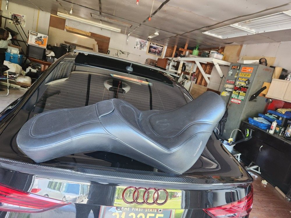 Harley Davidon Soft Tail La Para And Sadlemen  Seat 