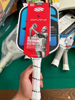 Selkirk OMNI Elongated pickleball paddle