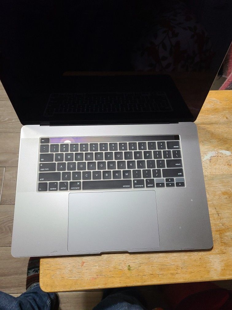 MacBook Pro MID 2017 A1990  15 Inch 