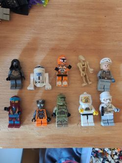 10 Random Lego Minifigures