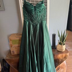Emerald gala,prom dress size 3