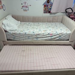 Twin trundle bed