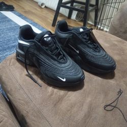 Female Size 7 Air Max