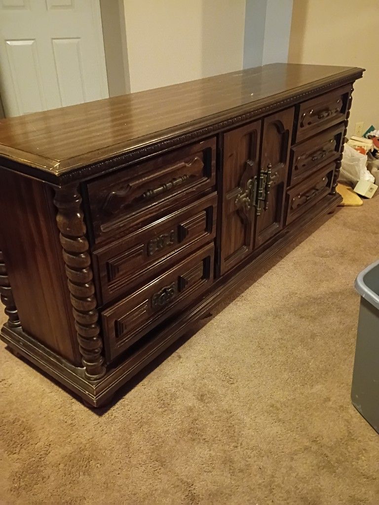 Bedroom Set Heavy Wood Real Wood Will Last A Very Long Time Cheap