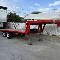 Fifth Wheel Trailer 