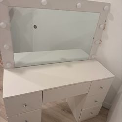 Vanity Desk w/ Mirror & Lights – White – Great Condition
