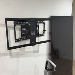 Ultra Slim Onn Full Motion Wall Mount For Up To 75” tv 