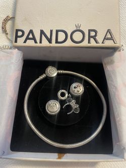 Pulsera Y Charms-PANDORA 925  $$$ 245