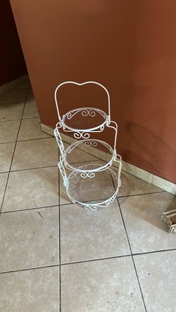 White Metal 3-Tier Decorative Stand