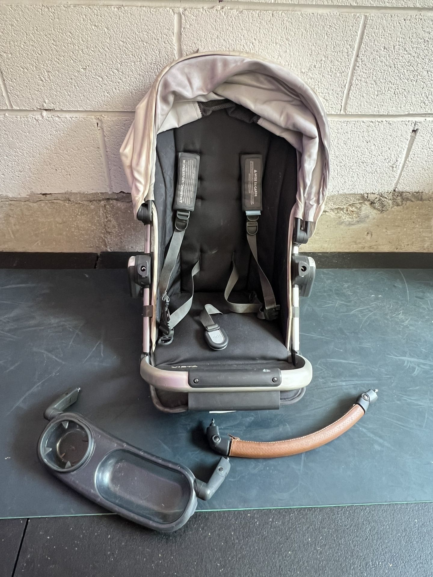 2017 Uppababy Vista Seat With Tray And Leather Bar for Sale in Chicago