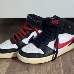 Nike Boys Court Borough Mid 2 - Size 6.5 Y