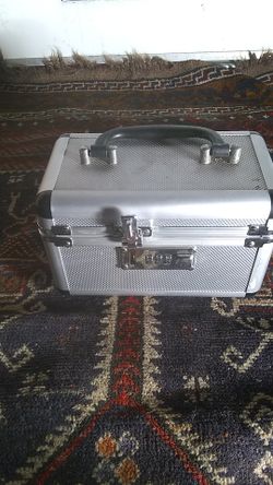 Small metal box locking combination