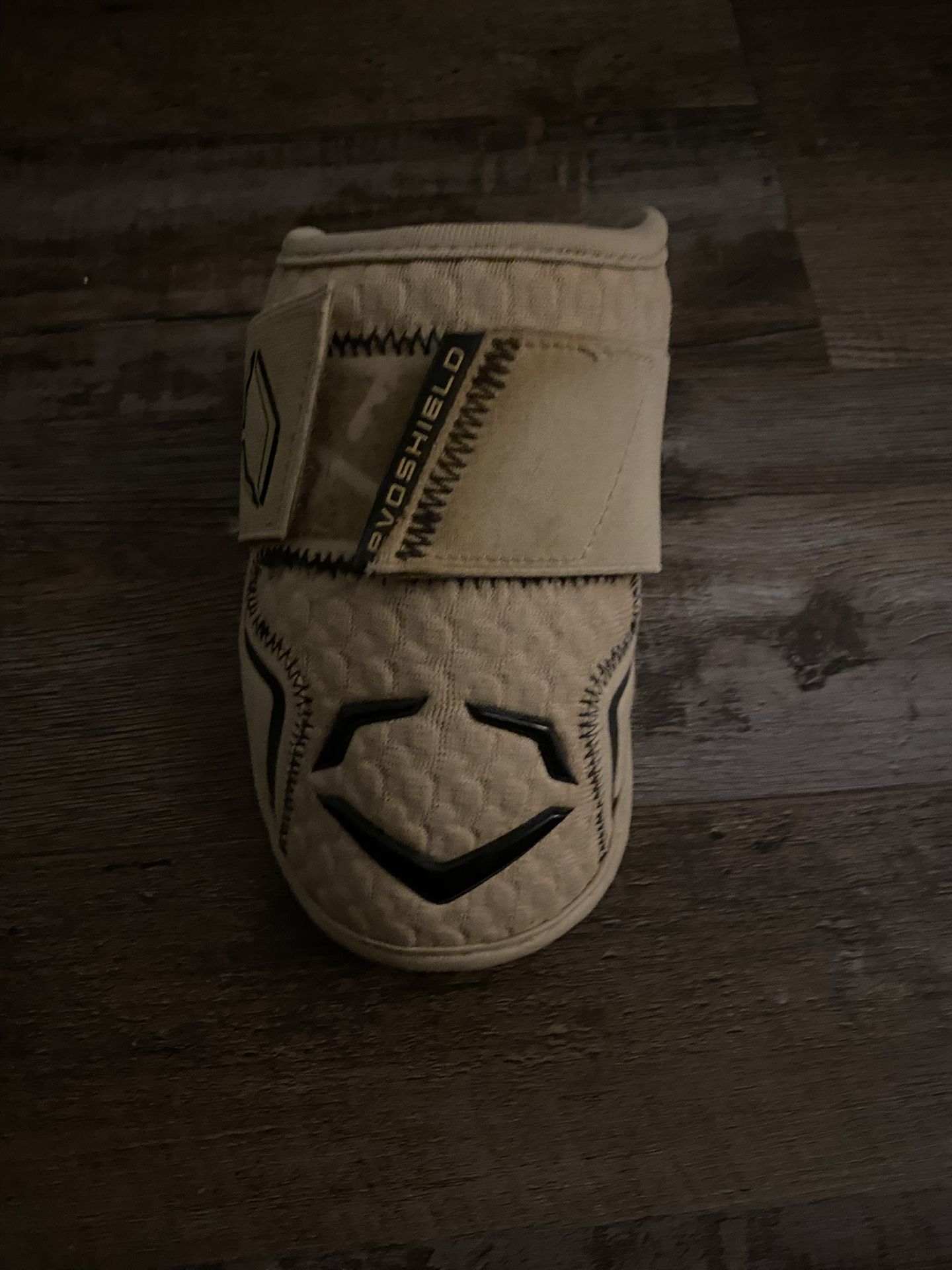 EVO SHEILD ELBOW GUARD SIZE MEDIUM