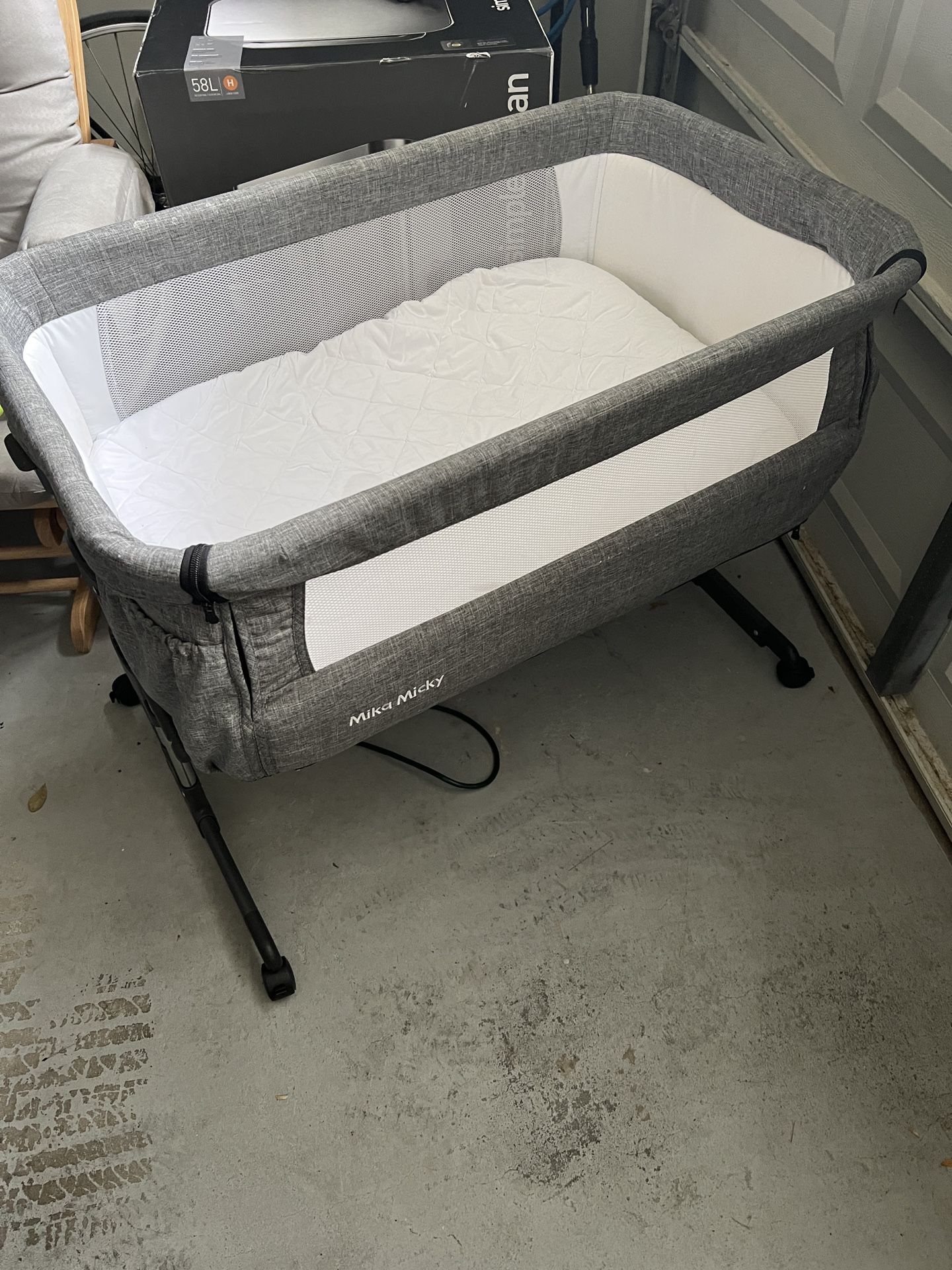 Mika Micky Baby Bassinet Bedside