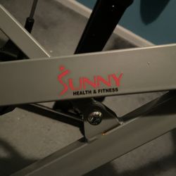 Sunny Fitness Squat machine