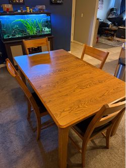 Dining room table (with 4 chairs)