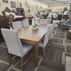 DINING TABLE 7 PCS FLOOR MODEL