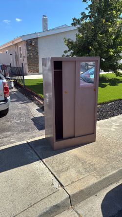 Free metal wardrobe