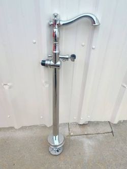 Incomplete Delta Cassidy t4797-fl-lhp Free Standing Floor Mounted Tub Filler
