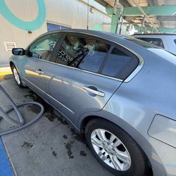 2010 Nissan Altima 140millas good condition. En buenas condiciones