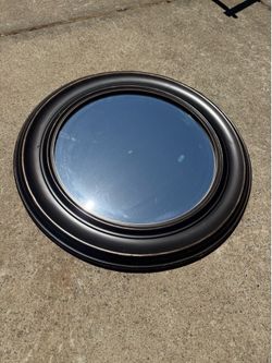 18” Round Black Framed Mirror