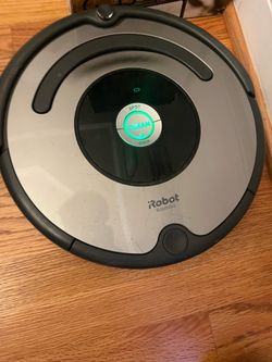 Roomba vacuum good shape smoke free home