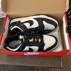Panda Low Dunks Size 9 Men