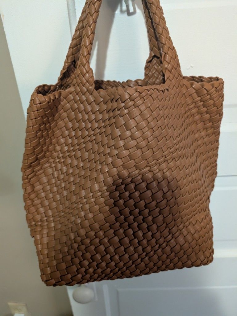 Stunning Brown Woven Tote With Pouch