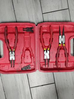 Circlip pliers with 2 snap on attachments