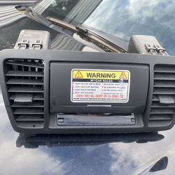 Dash vent and clock Subaru legacy Outback