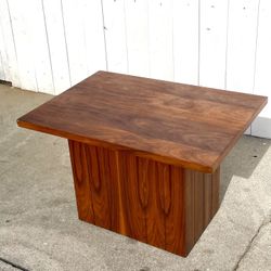Vintage Mid-Century Lane End/Coffee Table (walnut veneer)