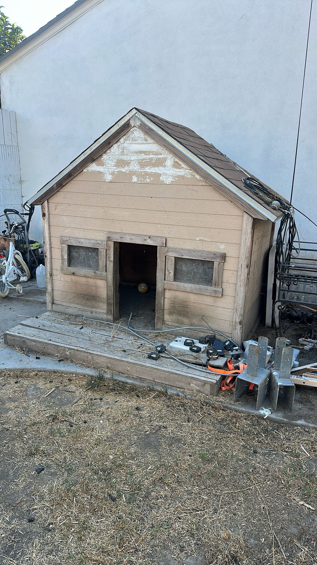 Free Dog House